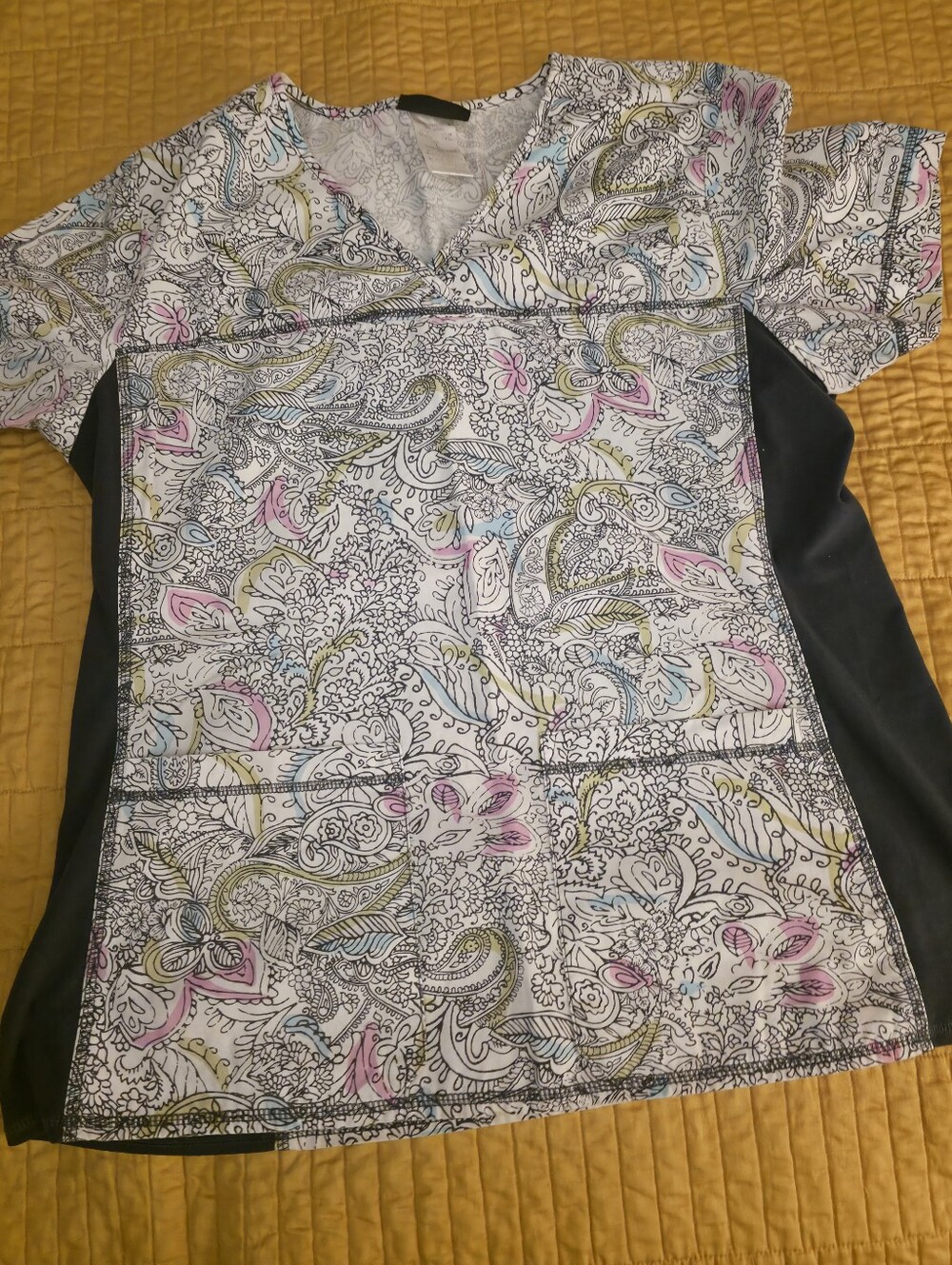 Cherokee Floral Paisley V-Neck Scrub Top in White, Pink & Blue Size Large